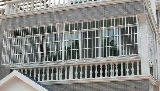 雙橋經開區明亮門窗 專業陽臺防盜網安裝，守護居家安全每一刻